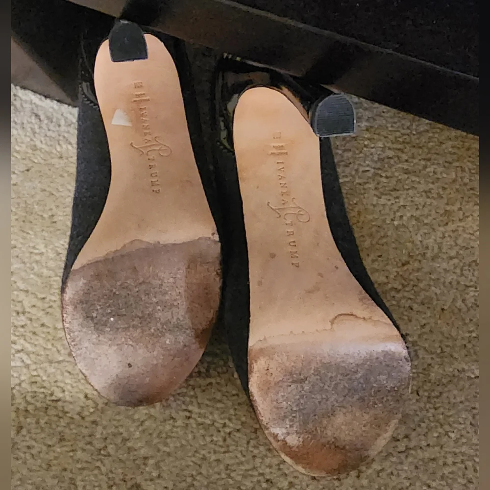 Ivanka Trump Grey Flannel Pumps - size 8 - Picture 7 of 8